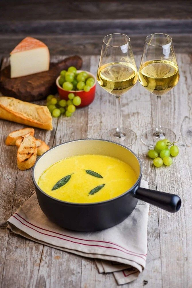 Le Creuset Caquelon Aus Gusseisen In Schwarz 2 Le Creuset Caquelon Aus Gusseisen In Schwarz – Bild 2