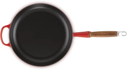 Le Creuset Bratpfanne Signature Aus Gusseisen In Kirschrot 6 Le Creuset Bratpfanne Signature Aus Gusseisen In Kirschrot -Le Creuset-Shop 20258280600422 00001
