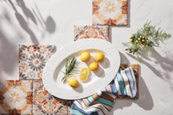 Le Creuset Servierplatte Oval In Olive 7 Le Creuset Servierplatte Oval In Olive -Le Creuset-Shop 2 RS11036 LCA Q1 OliveBranchPlatter RET