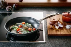 Le Creuset Pfanne 3-ply PLUS Flach Antihaft -Le Creuset-Shop 3 ply PLUS 5 l