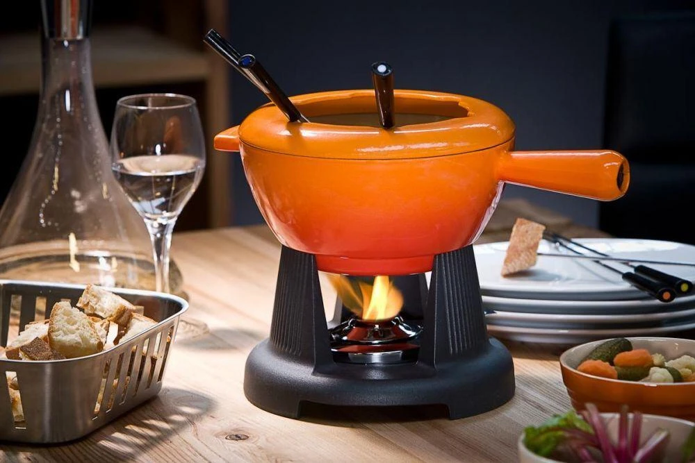 Le Creuset Käsefondue Set Aus Gusseisen In Ofenrot 2 Le Creuset Käsefondue Set Aus Gusseisen In Ofenrot – Bild 2