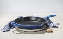 Le Creuset Brat- Und Servierpfanne Signature Hoch In Azure 10 Le Creuset Brat- Und Servierpfanne Signature Hoch In Azure -Le Creuset-Shop AzureSkillet