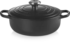 Le Creuset Sauteuse Signature Aus Gusseisen In Schwarz