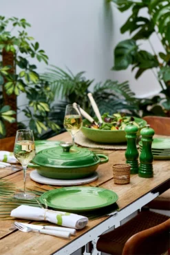 Le Creuset Gourmet-Profitopf SIGNATURE In Bamboo Green -Le Creuset-Shop LC 20201221 UK LS YC BAMBOOCOLL2021 110