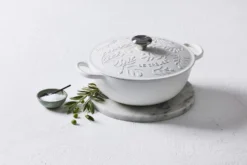 Le Creuset La Marmite Signature In Olive, 28 Cm 8 Le Creuset La Marmite Signature In Olive, 28 Cm -Le Creuset-Shop LECREUSET 09 02 22 5633