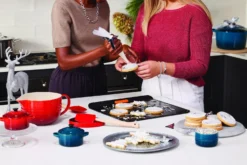 Le Creuset Löffelablage Oval, 16 Cm In Karibik 5 Le Creuset Löffelablage Oval, 16 Cm In Karibik -Le Creuset-Shop LE CREUSET CHRISTMAS AW22 10424 EDIT 1