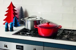 Le Creuset Mühlen Set Klein In Deep Teal -Le Creuset-Shop LE CREUSET CHRISTMAS AW22 9966 Final CMYK