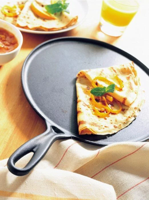 Le Creuset Crepes-Pfanne Aus Gusseisen In Kirschrot 2 Le Creuset Crepes-Pfanne Aus Gusseisen In Kirschrot – Bild 2