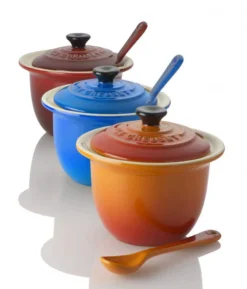 Le Creuset Serviertopf Mini In Kirschrot -Le Creuset-Shop Mini Serviertopf Stimmung 1 l