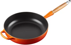 Le Creuset Sautépfanne Signature Aus Gusseisen Mit Holzgriff In Ofenrot